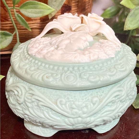 VTG JTS Jasperware - Green & White Cameo Footed Trinket Box - Picture 2 of 10